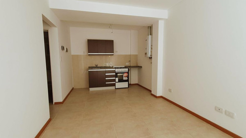 Imagen 12 de 23 de Dos Ambientes Con Jardín Propio - A Estrenar!