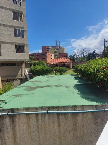 Imagen 10 de 19 de Apto Remodelado En Urb Playa Grande