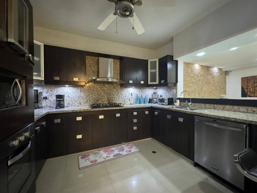 Se Vende Townhouse 168m2 Residencia Muralla Alta Urb. Los Mangos Cod 259787