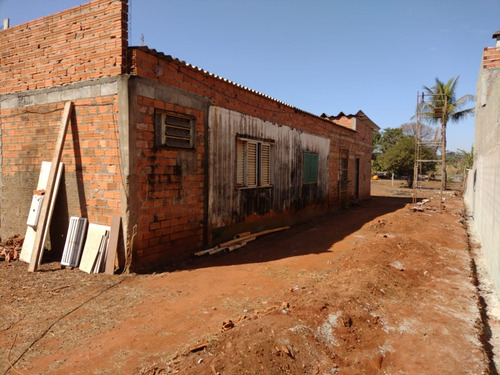 Casa Com 3 Quartos Sala, Cozinha , Banheiro , Área Churrasco