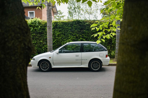 Imagen 4 de 15 de Suzuki Swift 1.3 Twincam 16 Valve