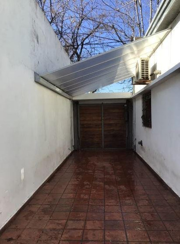 Casa Venta 2 Dormitorios 2 Baños 2 Cocheras, Jardin Terreno 10 X 20 Mts - 200 Mts 2- La Plata