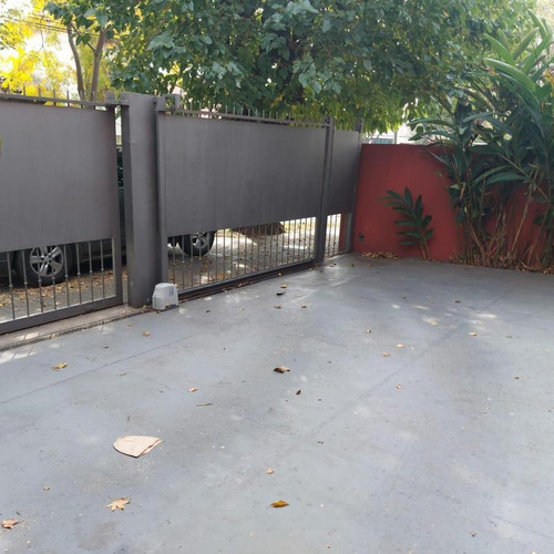 Venta - Casa En Block 7 Amb. Con Jardín Y Terraza En San Isidro, Gran Ubicación