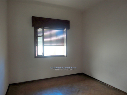 Apartamento En Venta. 2 Dormitorios Y Demás, 1º Por Esc.