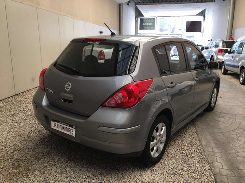 Imagen 5 de 8 de Nissan Tiida 2012 1.8 Acenta