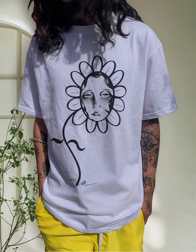 Playera Estampada En Serigrafía De Flor