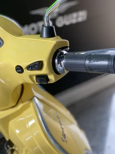 Vespa Piaggio Vxl150 Amarilla Modelo 2025