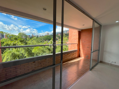 Apartamento En Arriendo En Benedictinos. Cod A776241
