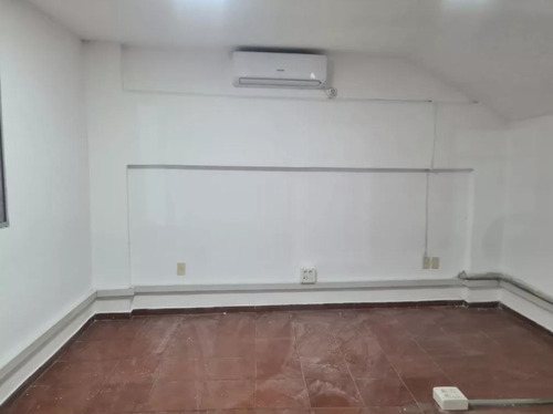 Local En Unión - Galpón , Depósito, Garaje, Terreno, 750 M2 , Padrón Único!!! Imperdible!!! A 10 Min De Tres Cruces. Lugar Para 40 Autos!!!!