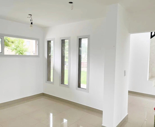 Imagen 5 de 13 de Casa En Venta El Canton Barrio Islas A Espejo De Agua Con Pileta