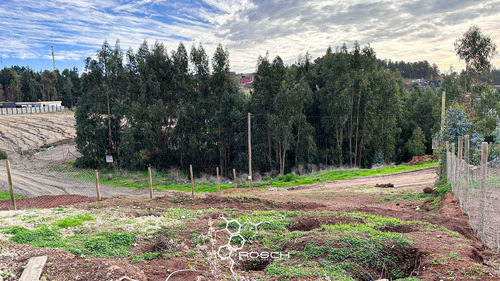 Comodo Terreno Con Agua Y Luz (cuenta Con Permiso De Edifica