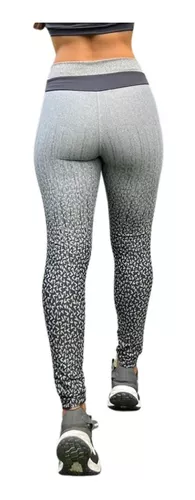 mulher de calça legging transparente