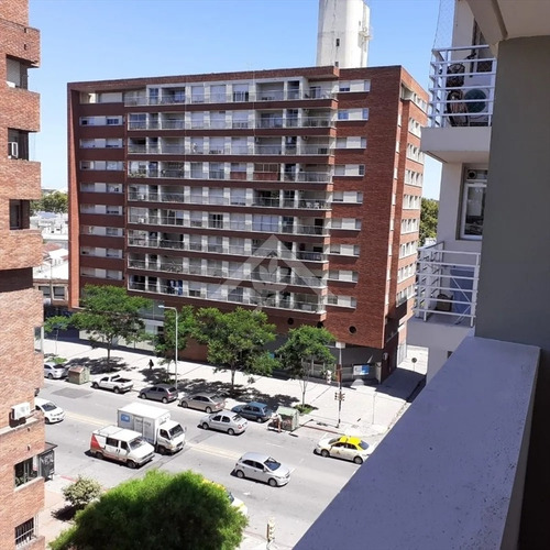 A Estrenar!!!! Dos Dormitorios,piso Alto, Alquila.