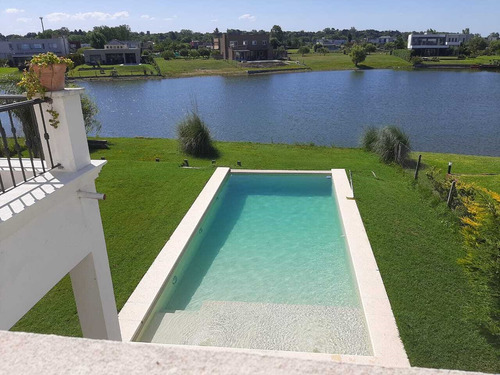 Casa En Venta A La Laguna En El Cantón, Escobar, G.b.a. Zona Norte