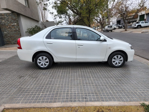 Imagen 13 de 13 de Toyota Etios 1.5 4ptas Xs