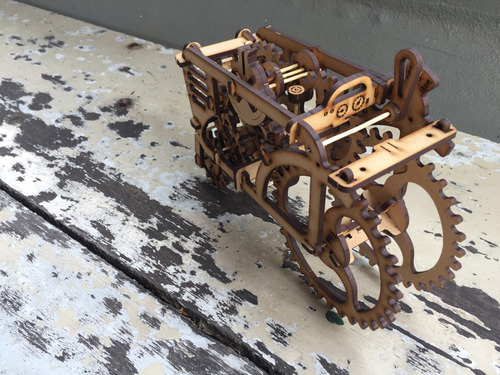 Imagen 4 de 5 de Puzzle 3d Tractor Ugears Kit Para Armar.