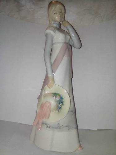Antigua Figura De Porcelana Española Dama Con Sobrero De Flo