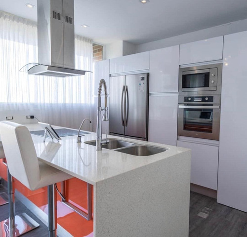 Se Alquila Apartamento Urbanizacion Loma Linda 81m2