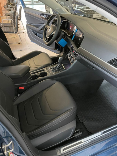 Imagen 10 de 18 de Volkswagen Vento Highline 250 Tsi A/t My 21