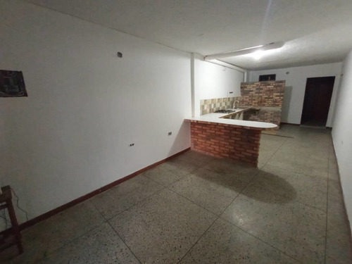 Imagen 7 de 12 de Se Vende Local En La Av. Ferrero Tamayo