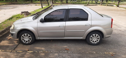 Imagem 4 de 11 de Renault Logan 2012 1.0 16v Expression Hi-flex 4p