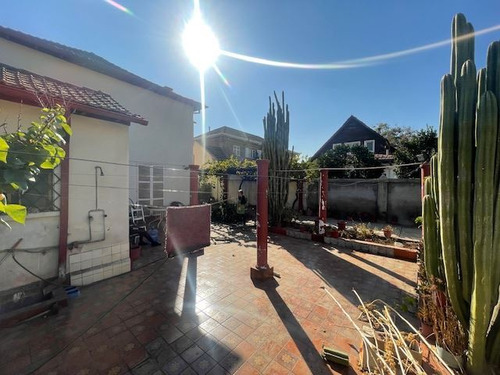 Casa En Venta De 4 Dorm. En Ñuñoa