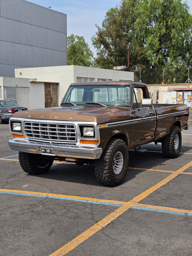 Ford F-150 Custom 4x4