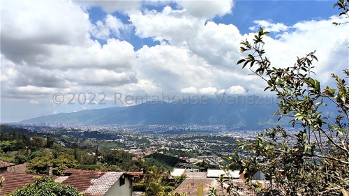 Alto Hatillo !! Hermosa Casa Con Vista Al Ávila, Impecable Cuidado Y Mantenimiento, 1.647 M2 Terreno, 408 M2 Constr., 4 Hab, 7 Baños, 6 Pe, Amplio Y Bello Anexo, Calle Cerrada Con Vigilancia Y Pozo