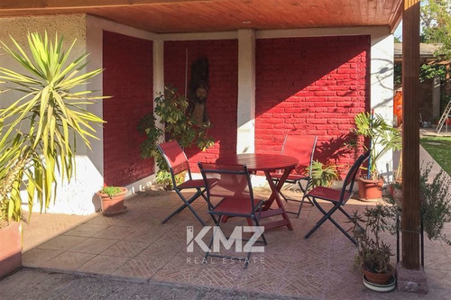 Casa En Venta De 8 Dorm. En La Florida
