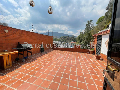 Cómoda Y Acogedora Casa De Múltiples Niveles En Venta Ubicada En La Trinidad 25-17807