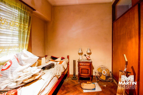Casa En Venta En Martinez 3 Ambientes Con Jardín. Apto Crédito. A 3 Cuadras Del Hipódromo.