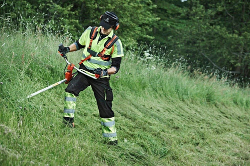 Imagen 3 de 6 de Desmalezadora Forestal A Nafta Jardin Husqvarna 545rxt Husqv