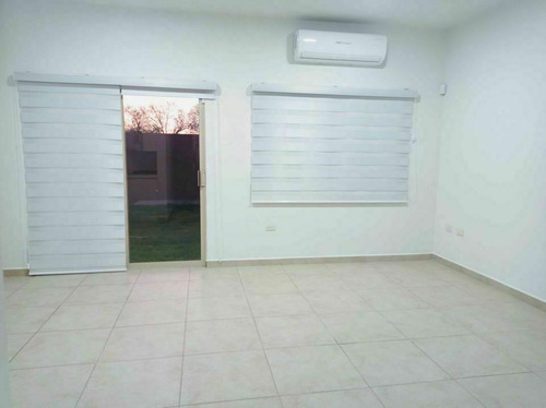 Renta Casa Al Poniente De La Ciudad En Castello Residencial
