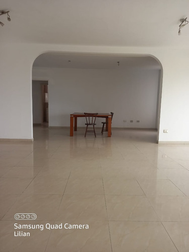 Venta Pent House Edificio Magnolia Plaza, Callejon Mañongo Carmen N.