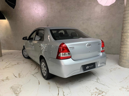 Imagem 4 de 9 de Toyota Etios 2018 1.5 16v Xs Aut. 4p