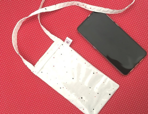 Imagem 7 de 7 de Capinha Porta Celular Visor Touch E Alça Pescoço Com Fecho