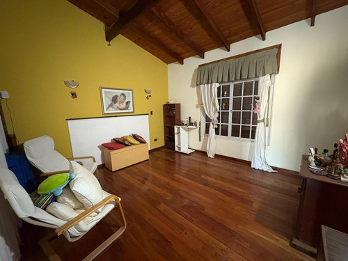 Casa En Venta En Poeta Lugones, Apta Crédito, 4 Dor, 2 Baños
