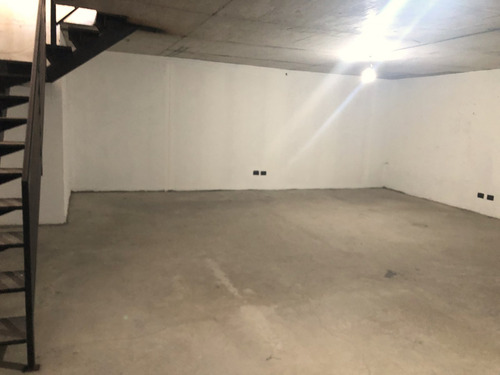 Arriendo Local Comercial 27,39 + Subt. 29,12 M2, Metro Ula