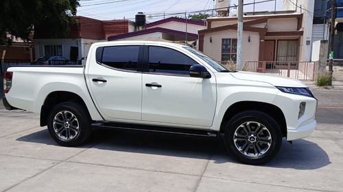 Mitsubishi L200 2.4 Cd Gls 4X4 At