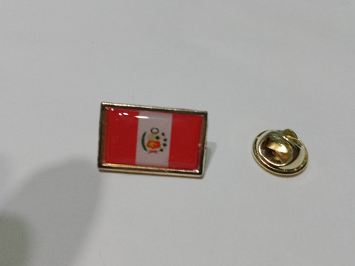 Pins Bandera Peru Con Escudo De 2 Cms