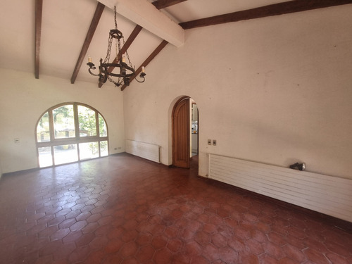 Gran Casa En Precioso Terreno Del Arrayán