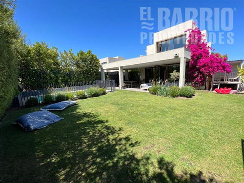 Casa Moderna Oriente En Venta En Piedra Roja En Chicureo.