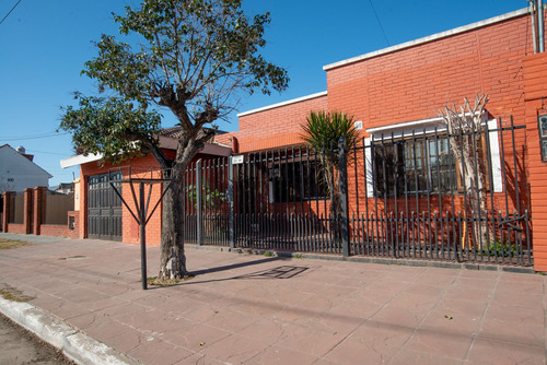 Venta Casa 4 Ambientes En Jose C Paz Con Cochera