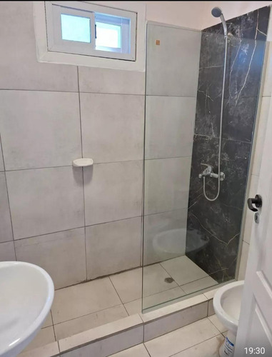 Casa En Venta - 2 Dormitorios 1 Baño - Cochera - 200mts2 - San Martín De Los Andes