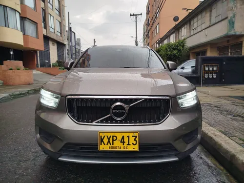 Volvo XC40 MONENTUM 2.0 TURBO AWD 2022