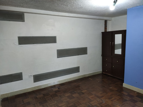 Imagen 12 de 15 de Alquiler Suite Para Estudiante O Joven Profesional, Ubicada En Sector Familiar, Cerca De Universidades, Lineas De Buses, Área De Restaurantes Y Demás Servicios.