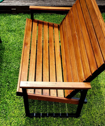 Camastro. Sillón Y Mesa De Exterior. Hierro Y Madera. Negro Y Roble