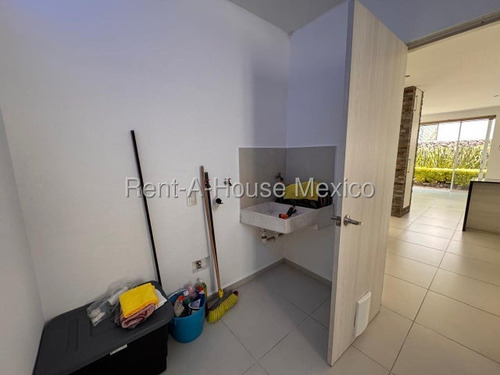Zibatá. Venta - Casa En Esquina Con Estudio Y 3 Recámaras