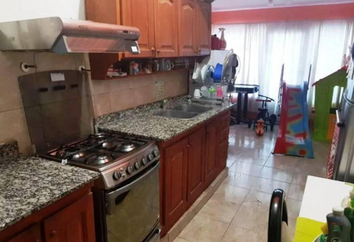 Imagen 4 de 9 de En Venta. Amplia Casa Con 2 Dormitorios + Depto 2ambientes.