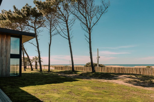 Casa En Venta Primera Linea Al Mar Punta Del Este (ref: Bpv-10119)